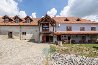 Prodej zemědělská usedlost 883 m2, pozemek 6 835 m2 - Velká  - 19