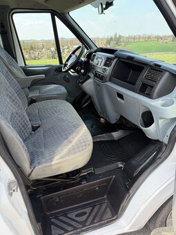 FORD TRANSIT VALNÍK 7 MÍST 2.2 85Kw - 19