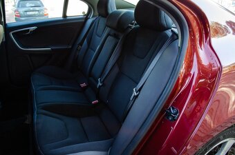 Volvo S60 D3 Momentum Geartronic - 19