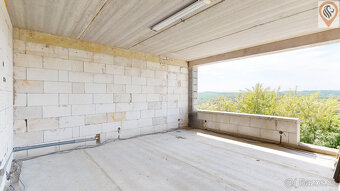 Jedinečný rozestavěný dům s výhledem na Vltavu a investičním - 19