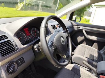 Volkswagen Touran 1.4TSi 2010 zánovní STK - levně - 19