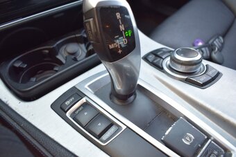 BMW Řada 5 528i F10/KŮŽE/NAVI/ČR/ČTĚTE/ - 19