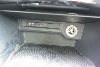 Volkswagen Touran 2.0TDi 110kW PANORAMANAVILED - 19