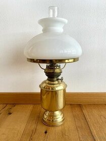 Stará těžká mosazná petrolejová lampa