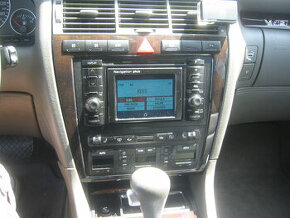 AUDI A8, S8 D2 - prodám  navigaci + středový panel
