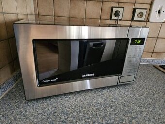 Mikrovlnná trouba Samsung inside