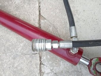 Hydraulická pístnice