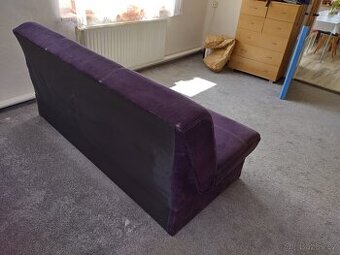 Fialový rozkládací gauč