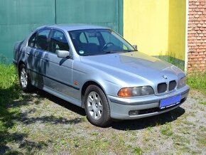 BMW 523 i 1.MAJITEL,SERVISKA
