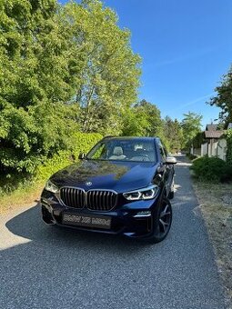BMW X5 M50d xDrive (2020) – FULL výbava, 94 500 km, bílý int