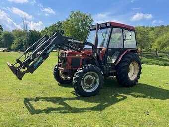 Zetor 4340 s čelním nakladačem s SPZ