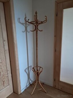 Stojací dřevěný věšák - ohýbaný styl - Thonet