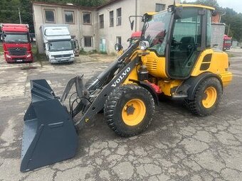 Kolový nakladač Volvo L25F