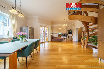 Prodej rodinného domu, 244 m², Karlovy Vary, ul. Motýlí