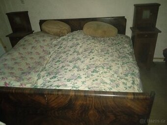Stará ložnice -: postel+noční stolky - 1
