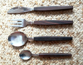 Příbory s dřevěnou rukojetí