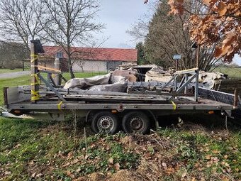 Přívěs 3,5 tuny nákladní dvounápravový s plachtou na nástavb