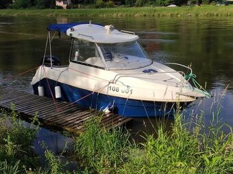 kajutová motorová laminátová loď Bluestar Ventura