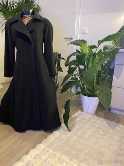 Guess kasmirovy vlneny cerny kabat cerny 38