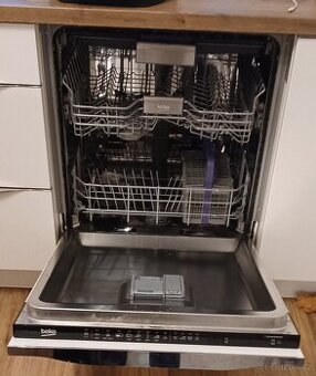 Funkční a zachovalá myčka BEKO (60cm)