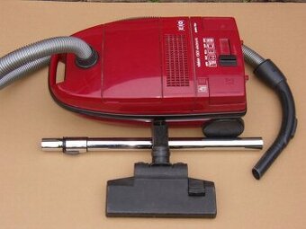 Prodám SÁČKOVÝ VYSAVAČ EIO 1300W