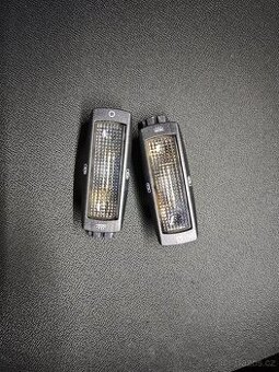 Zadní černé stropní lampičky ve Golf IV Bora