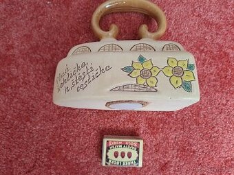 Žehlička pokladnička.