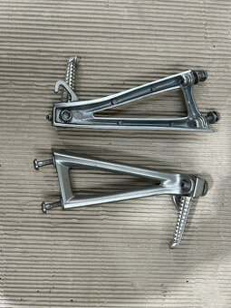 Zadné stupačky Yamaha R6 2008+