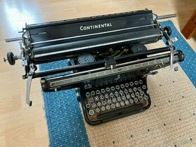 Starý vintage psací stroj Continental starožitnost dekorace