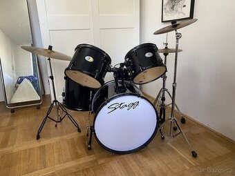 Skvělá Lesklá Černá Bicí Souprava - Stagg+Sonor+Giblartar