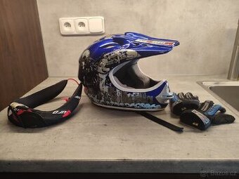 Dětská motokrosová helma (M) + chránič krku, rukavice