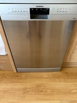 Volně stojící myčka Siemens iQ300 60cm nerez
