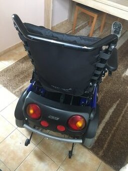 Elektrický invalidní vozík + klasický NOVÉ BATERIE