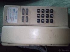 Telefón