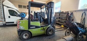 Vysokozdvižný vozík Clark - 3,5 t