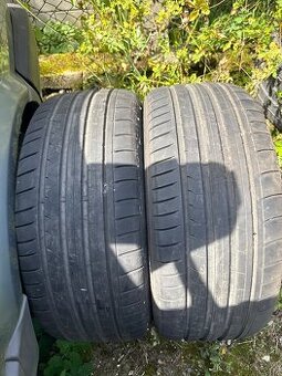 245/35 R20