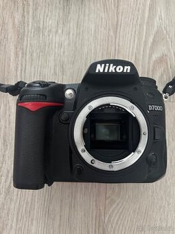 Nikon D7000 top stav