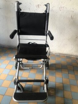 Přepravní invalidní vozík