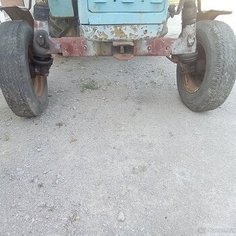 Přední odpružená náprava zetor