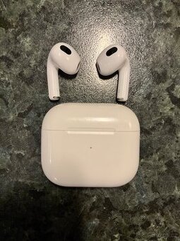 Nová sluchátka Apple Airpods (3. generace) s MagSafe pozdrem