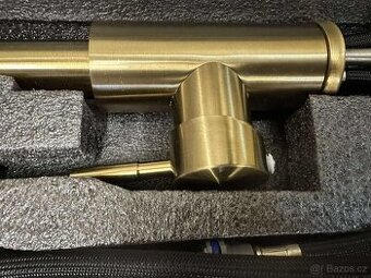 Luxusní kuchyňská baterie ve zlatém provedení