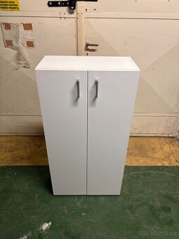 Komoda bílá.