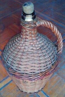 demižon skleněný opletený, objem cca 5L, proutěná rukojeť