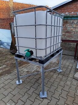 IBC 600l s podstavcem