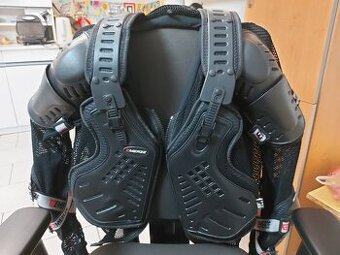 chránič těla značky EMERZE