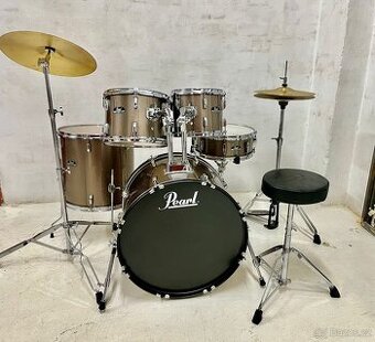 Pearl bicí souprava.