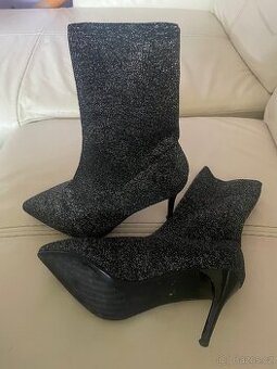 Dámské boty na podpatku. SABATINA