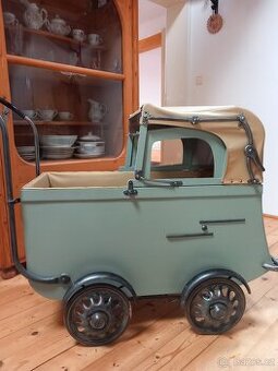 Starožitný kočárek