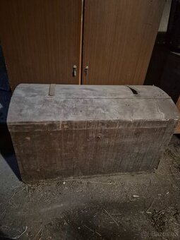 starý dřevěný kufr