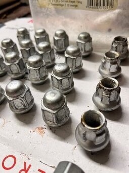 Matice + bezpečnosti matky na Suzuki Vitara